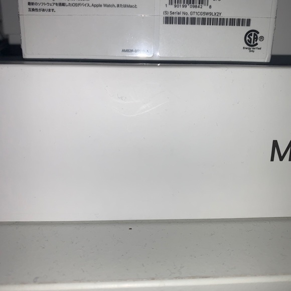 Apple AirPods - Picture 7 of 8